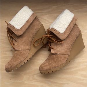 Sherpa lines wedge booties